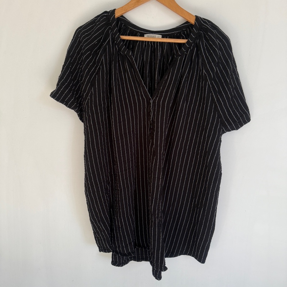 4OUR DREAMERS Women Black Striped V Neck Short Sleeves Pullover Top Plus Size 2X